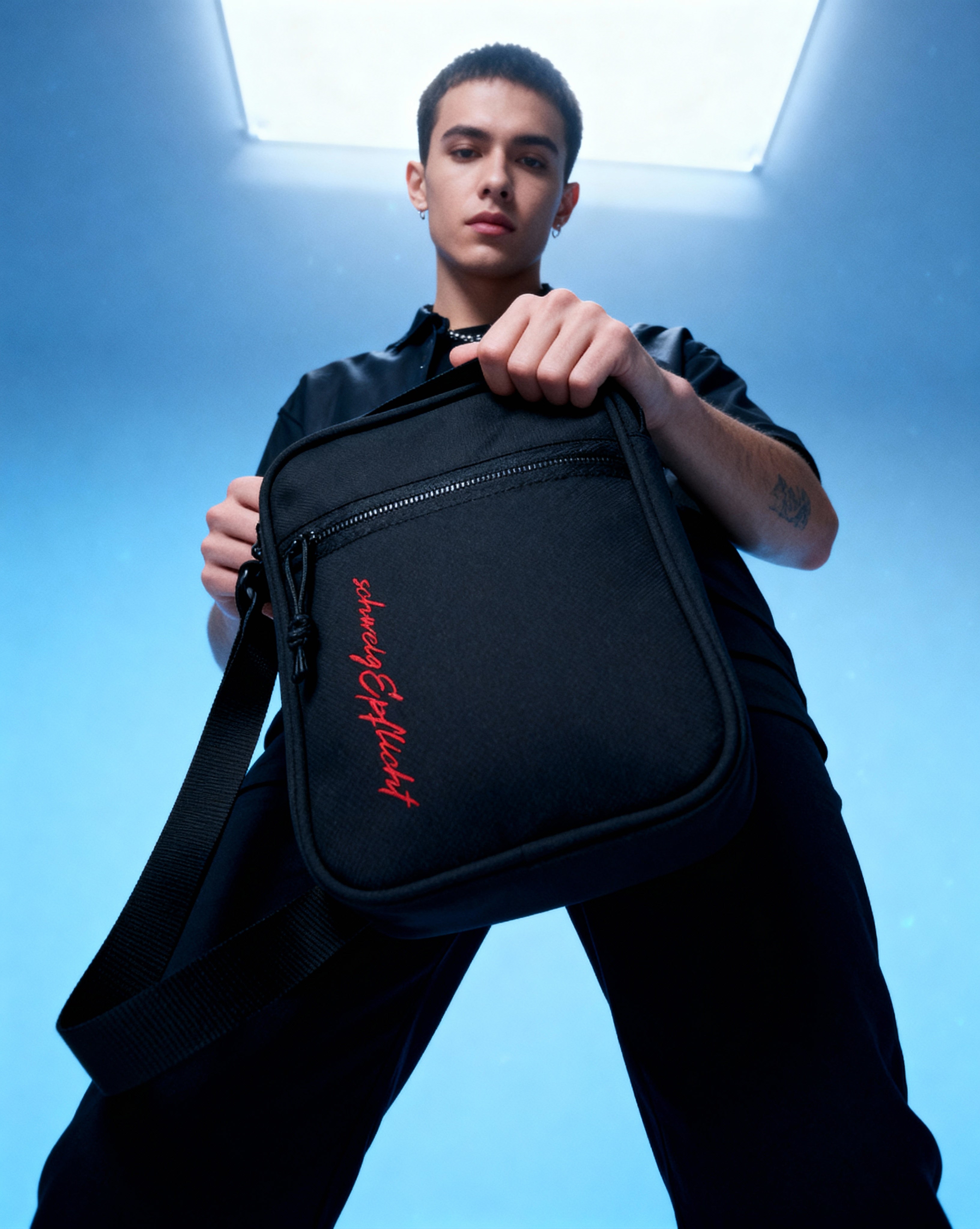 SCHWEIGEPFLICHT Pushertasche 2