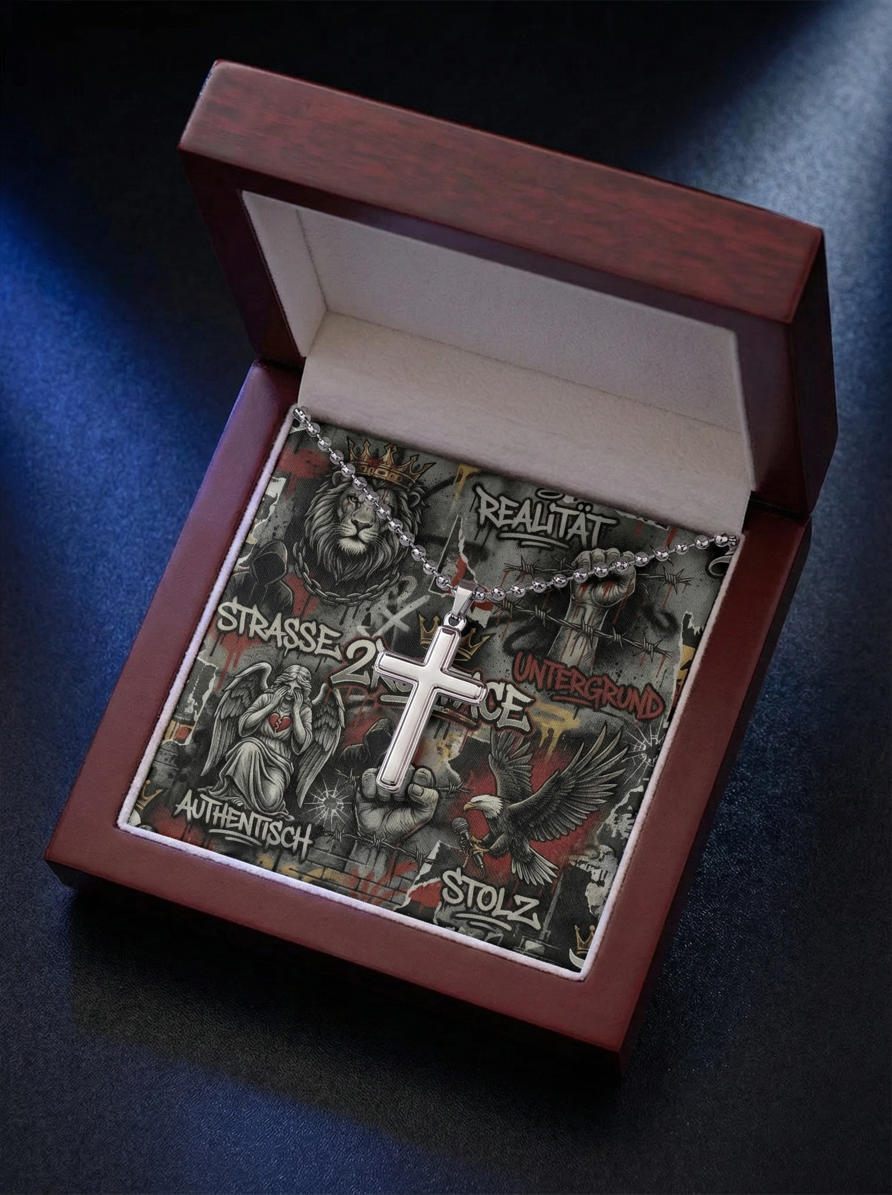 SKULPTURALES KREUZ. HEAVY BALL CHAIN.