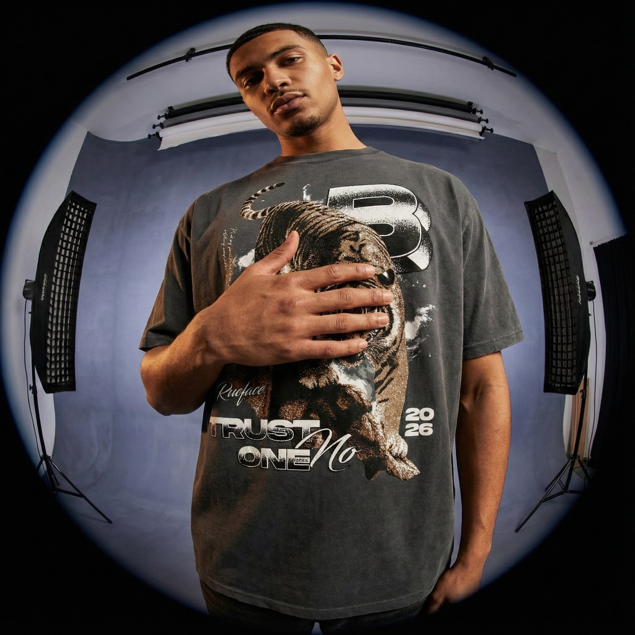 DON'T TRUST Oversized T-Shirt (unisex)